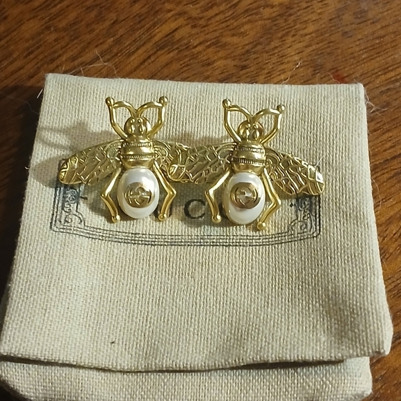 Authentic Gucci Gold Tone GG Faux Pearl Bee Earrings - Picture 9 of 9